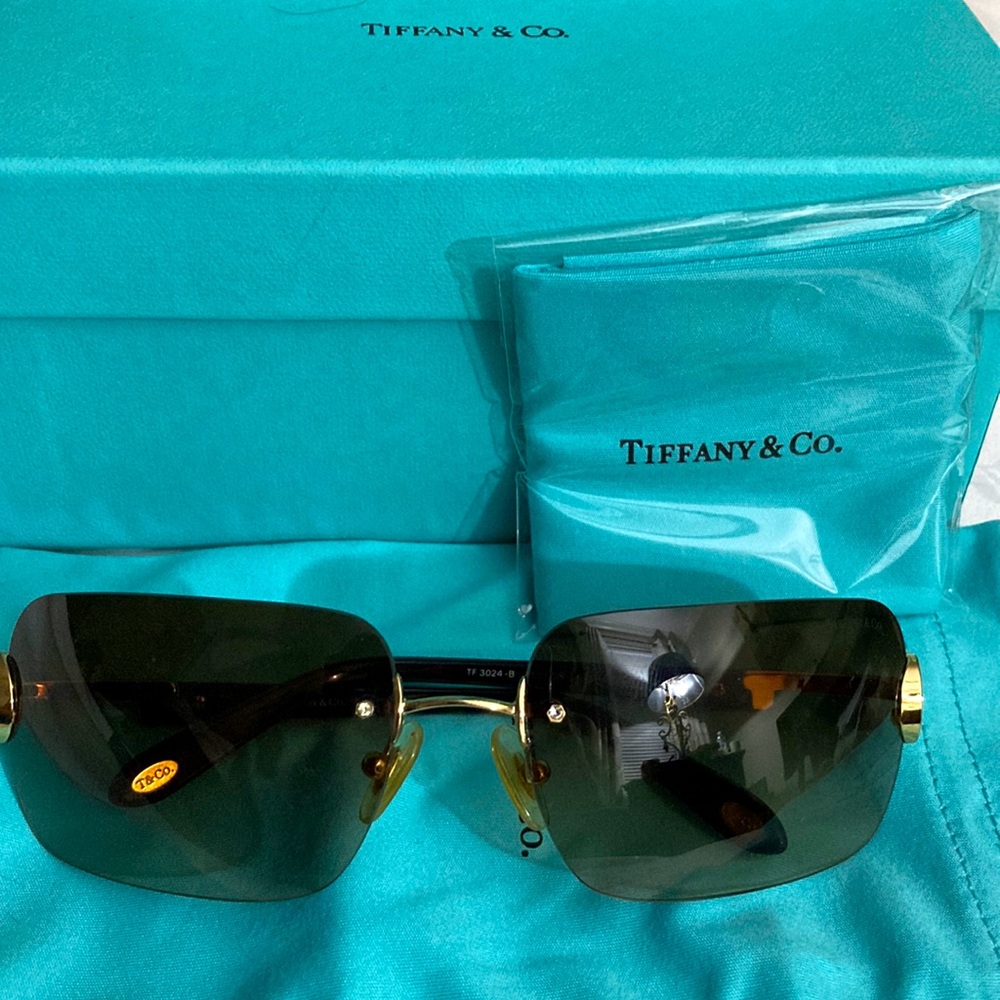 Tiffany’s sunglass w case brand new with box $1195 original retail! Spectacular!